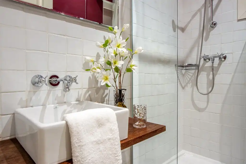 Bathroom of Apartments for sale in Barcelona  with Air Conditioner, Heating and Parquet flooring