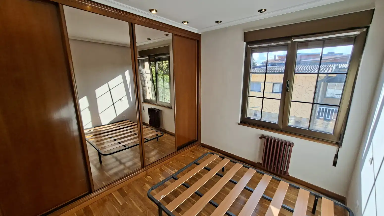 Habitación de Casa o chalet de alquiler en Gijón  con Calefacción, Jardín privado y Parquet