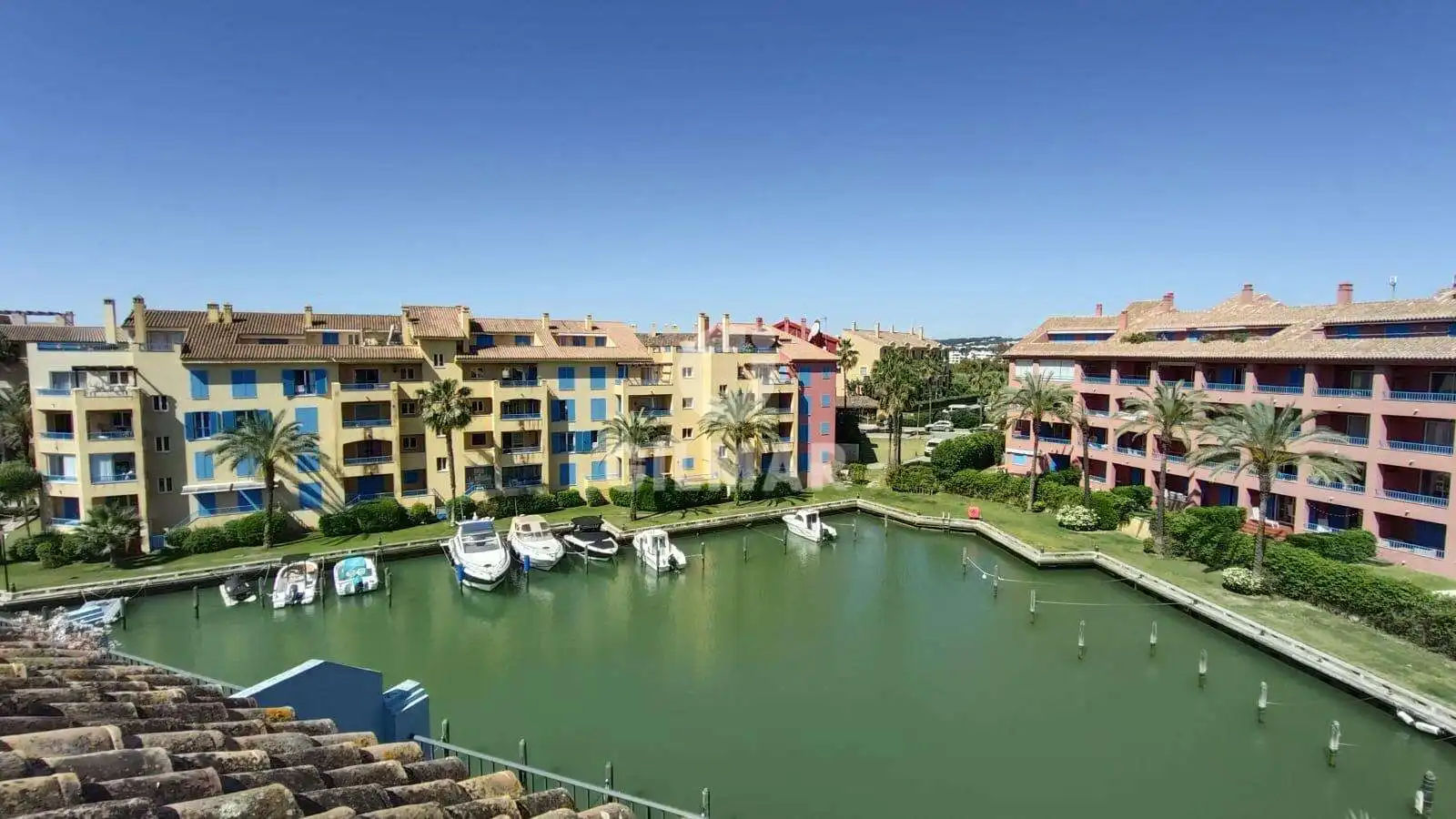 Vista exterior de Dúplex en venta en Sotogrande con Calefacción, Trastero y Piscina
