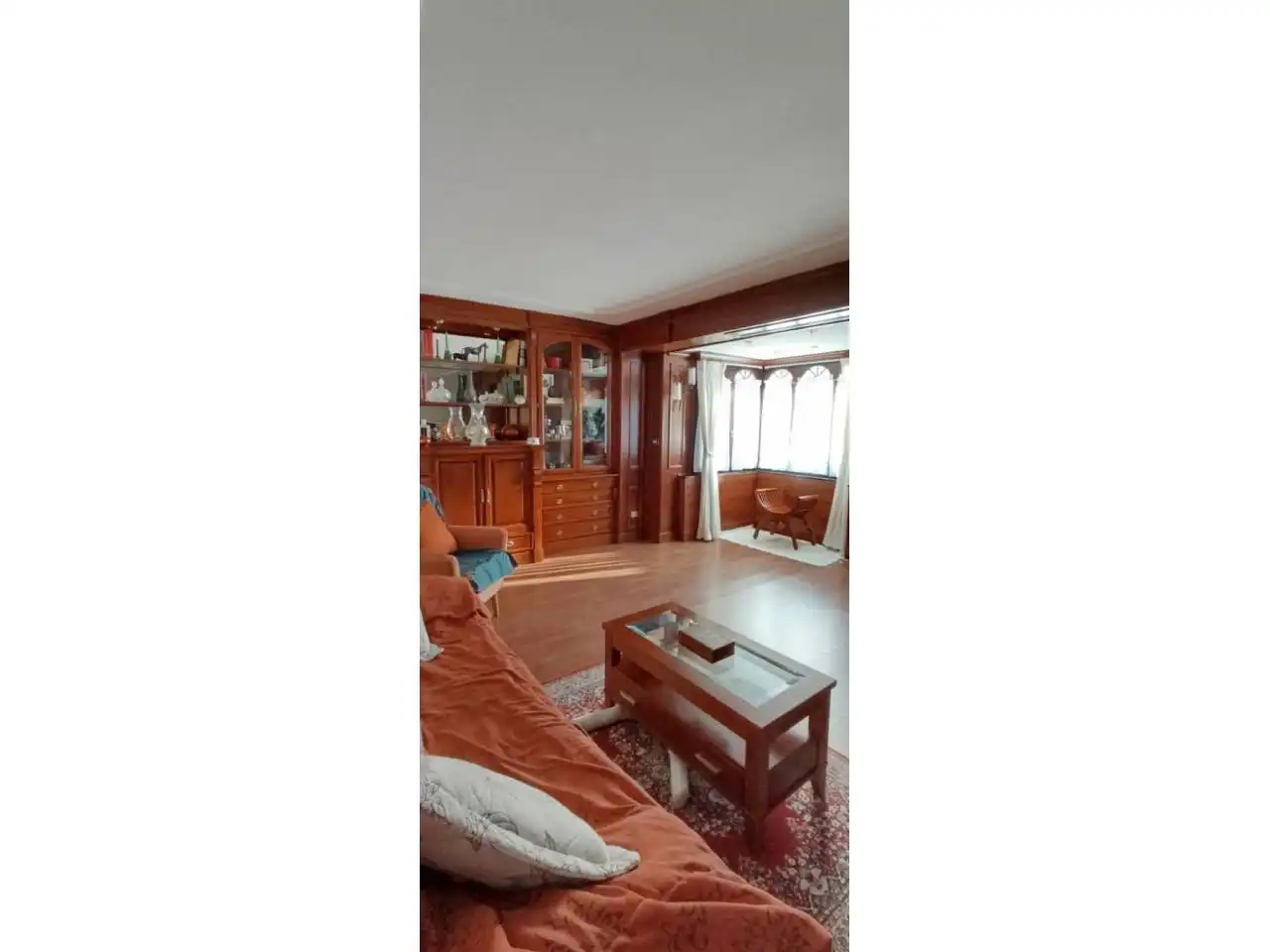 Sala d'estar de Pis en venda en León Capital  amb Calefacció, Terrassa i Moblat