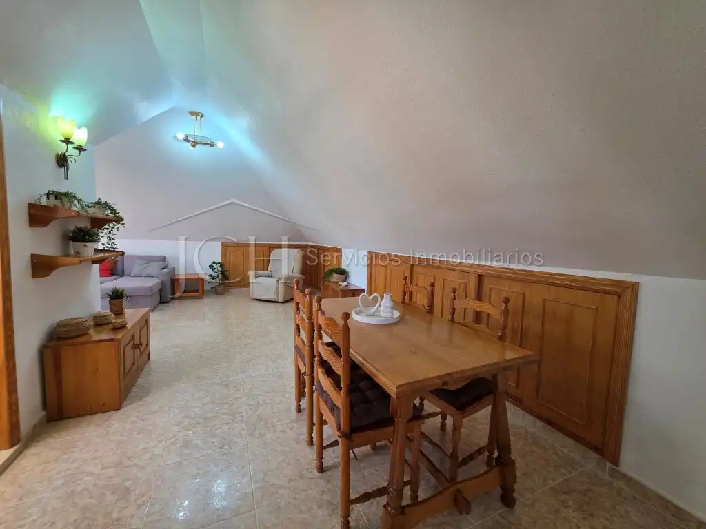 Sala d'estar de Àtic de lloguer en Fuengirola amb Aire condicionat i Moblat
