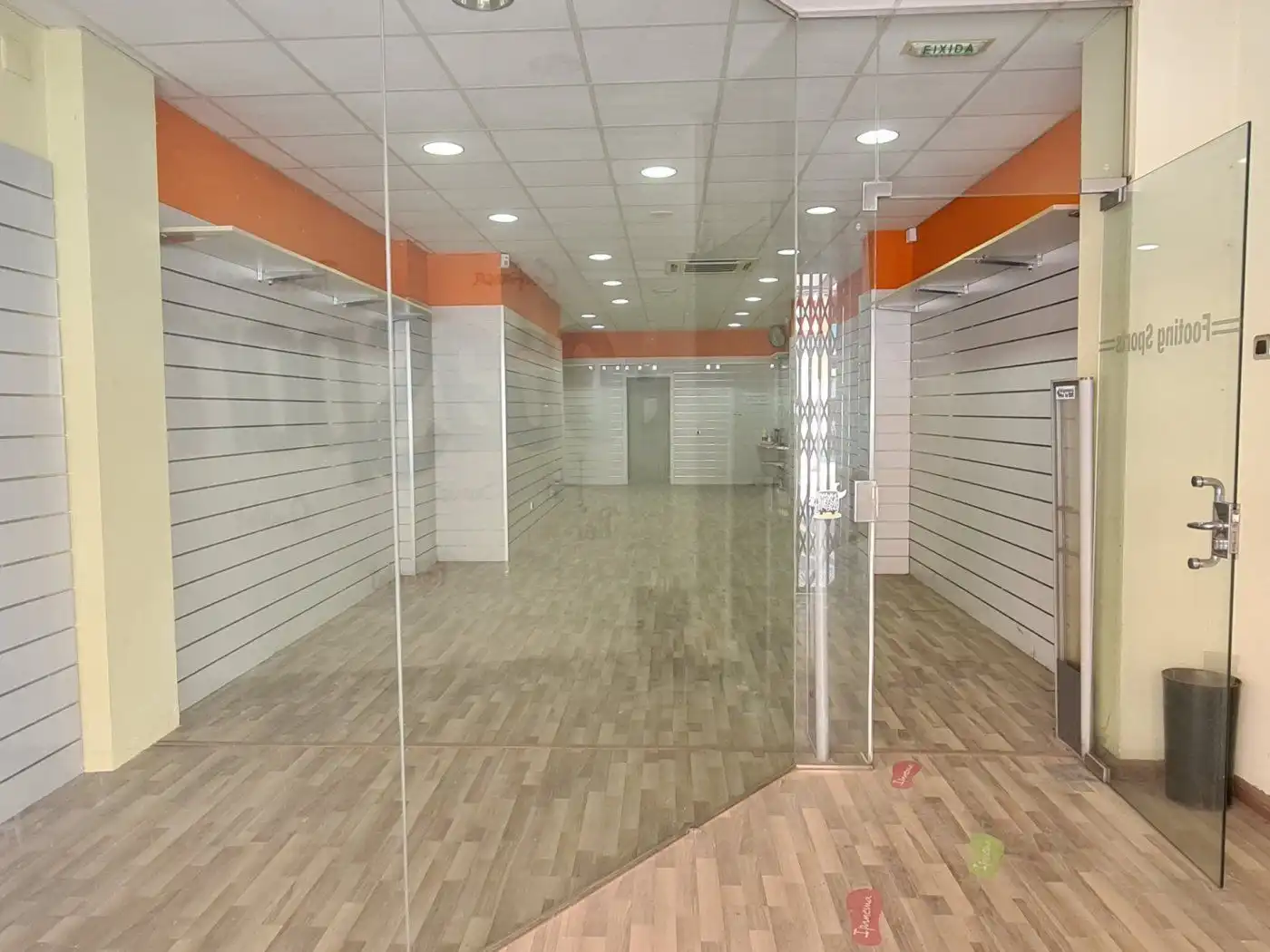 Local comercial de lloguer a Carrer de Covadonga, imagen 2