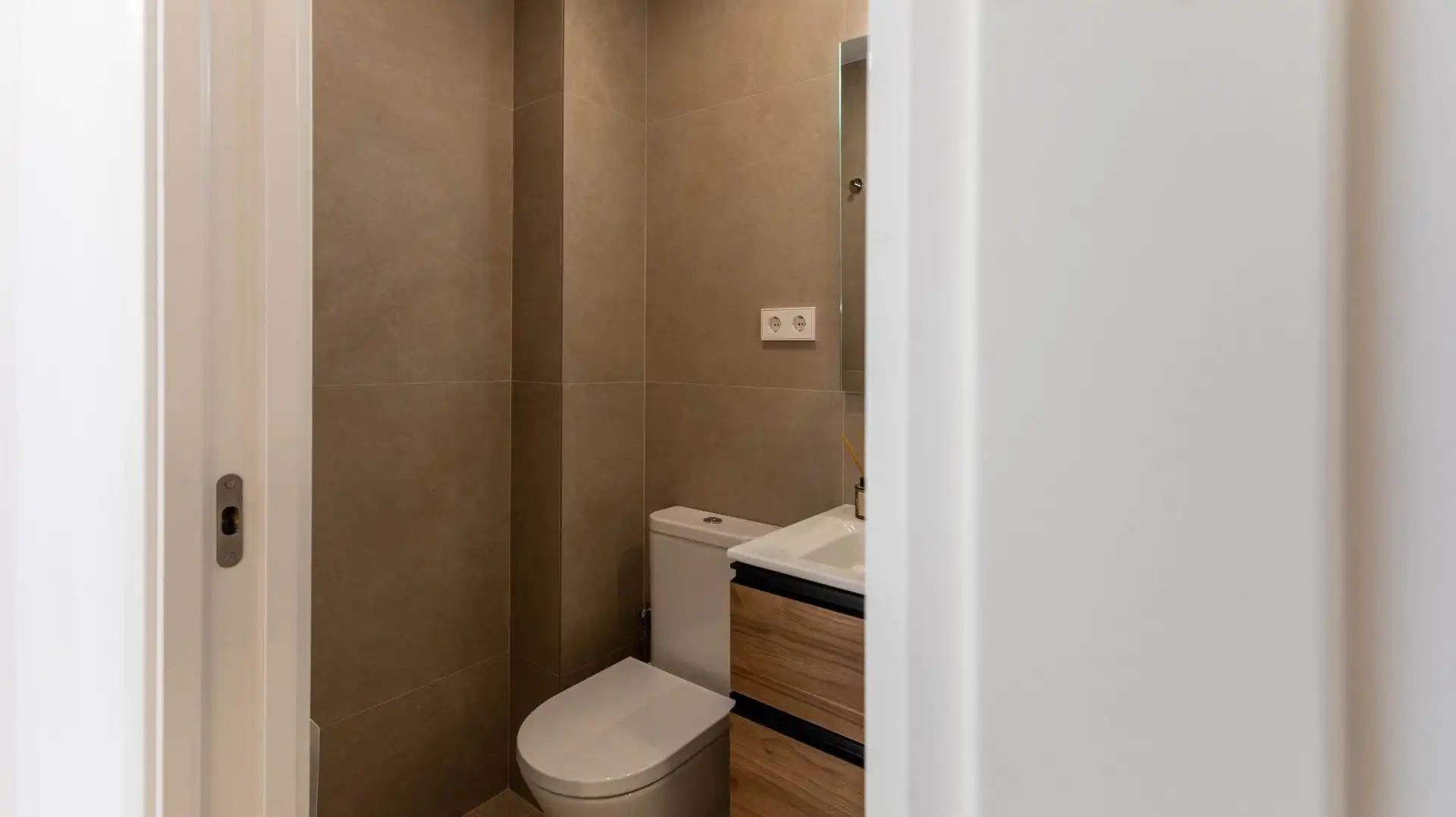 Badezimmer von Wohnung zum Verkauf in Barcelona mit Klimaanlage, Heizung und Terrasse