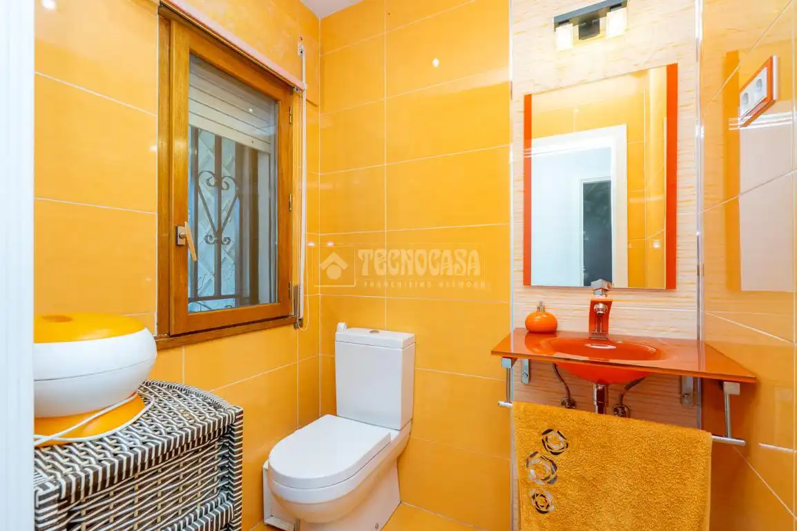 Bathroom of Detached homes for sale in Manzanares El Real  with Heating, Private garden and Terrace