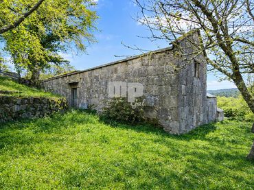 Casa rústica con jardín en venta en Ponte Caldelas