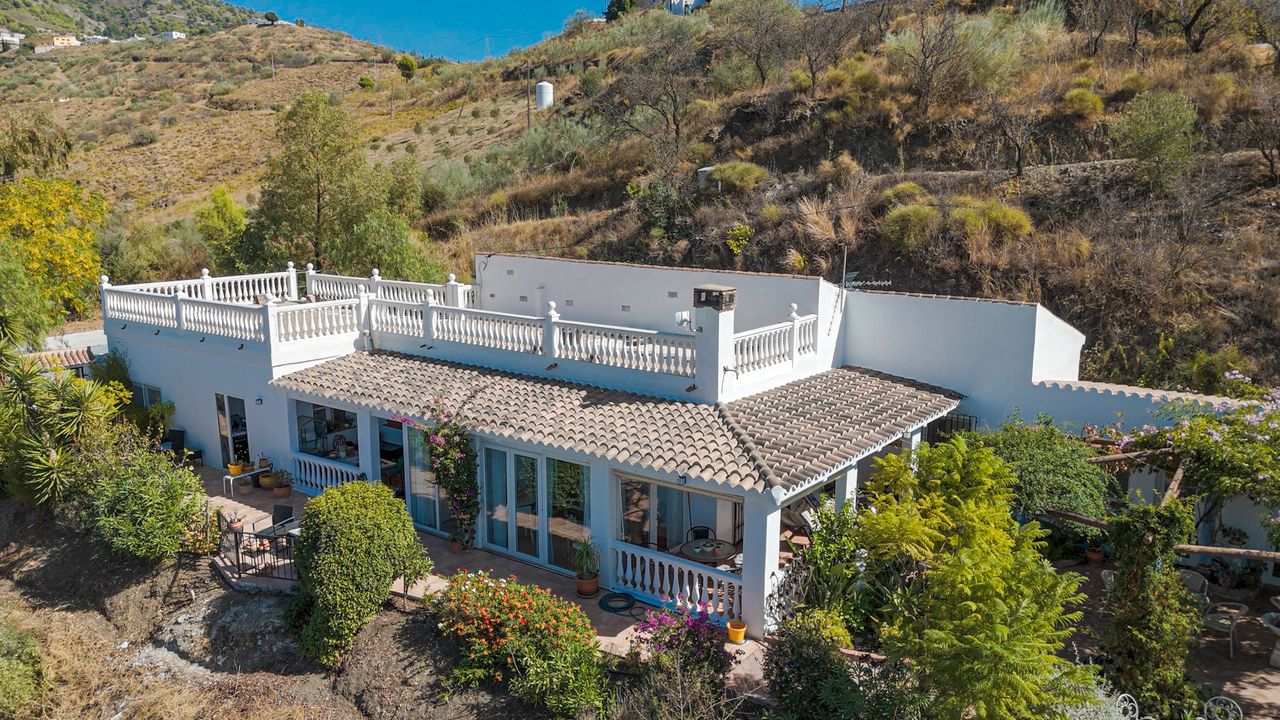 Garden of House or chalet for sale in Canillas de Aceituno  with Air Conditioner, Terrace and Swimming Pool