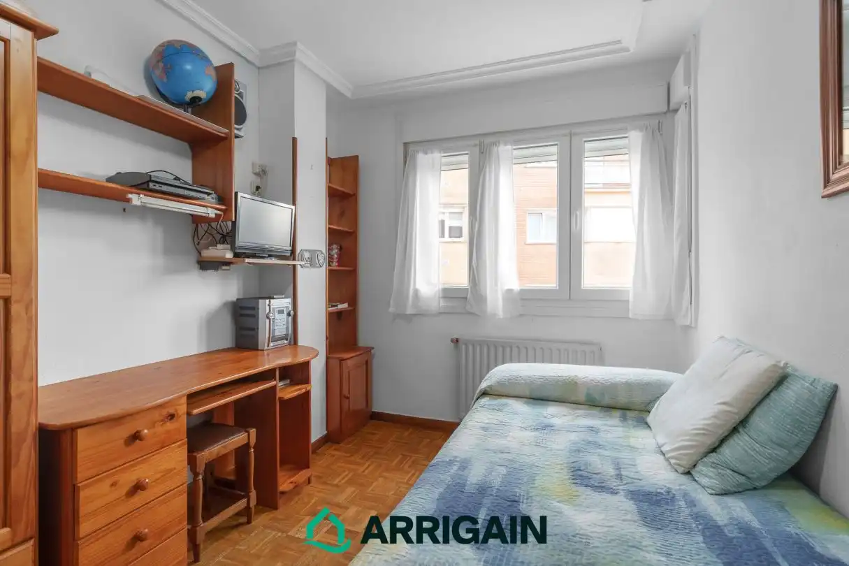 Habitación de Piso en venta en Donostia - San Sebastián  con Calefacción, Trastero y Balcón
