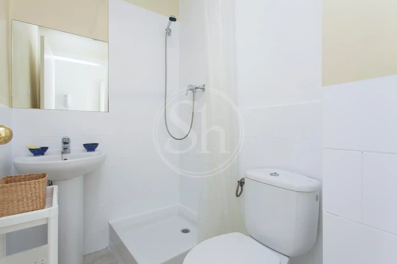 Badezimmer von Loft zum Verkauf in Barcelona mit Parkett und Balkon