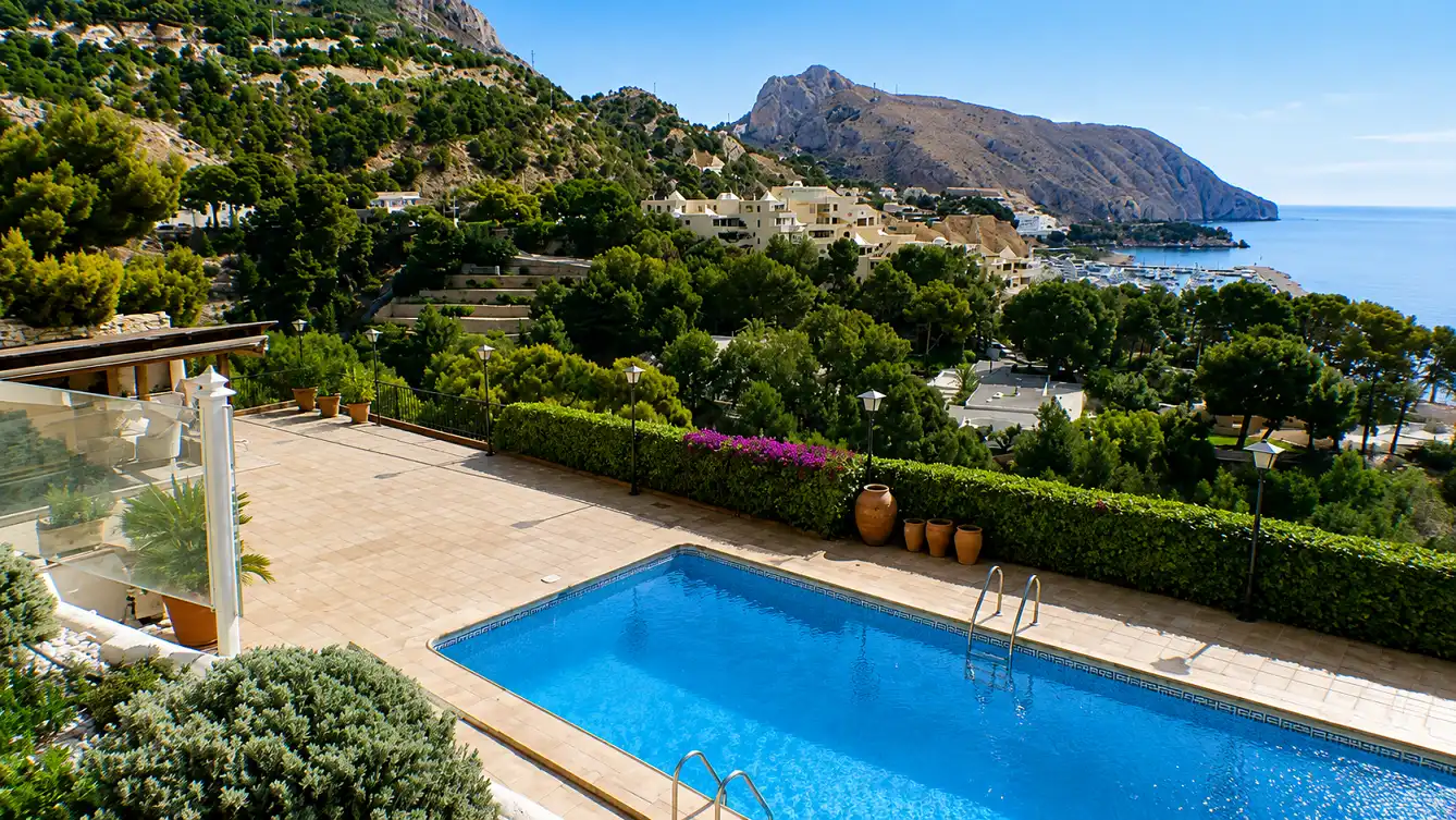 Casa con piscina en venta en Carrer Tord, imagen 3
