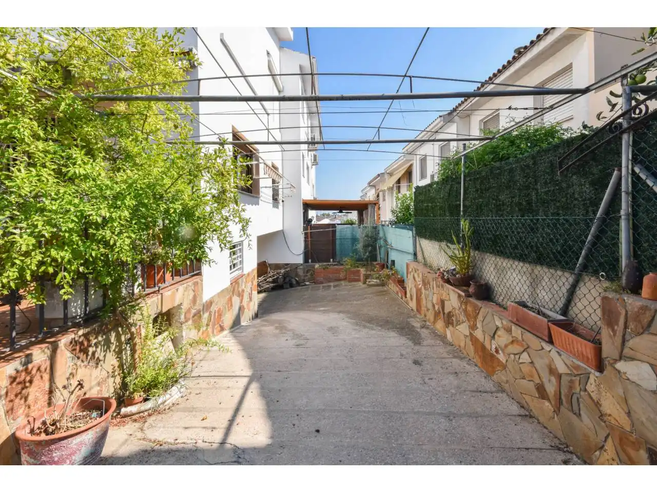 Vista exterior de Casa o chalet en venta en Santa Perpètua de Mogoda con Aire acondicionado, Calefacción y Jardín privado