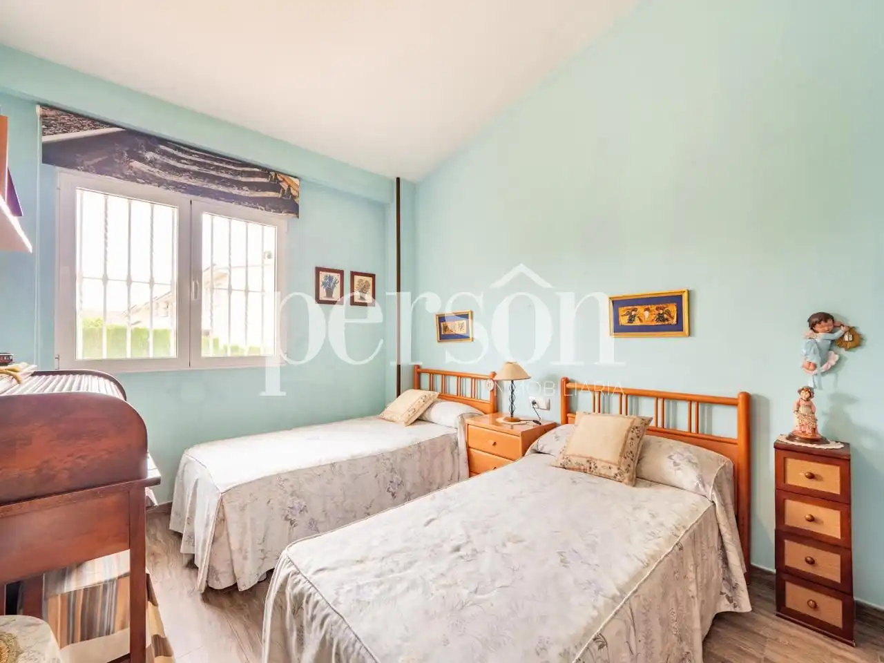 Habitación de Casa adosada en venta en Godella con Calefacción, Jardín privado y Terraza