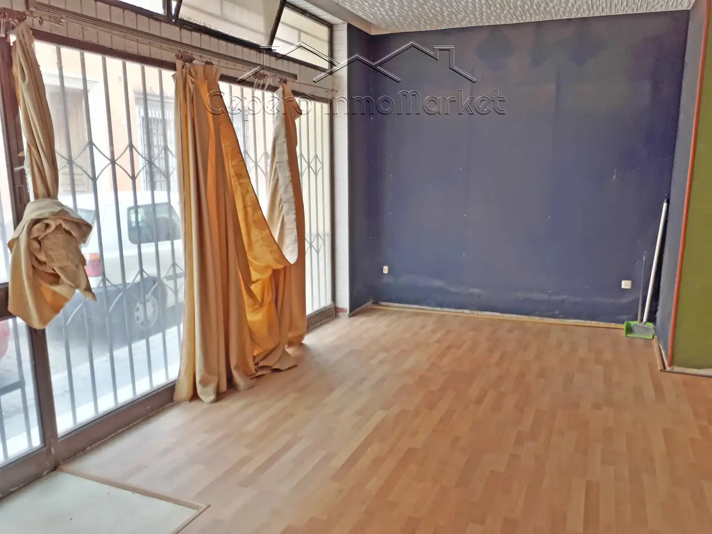 Business premises for sale in Calle Caballeros 32, imagen 2