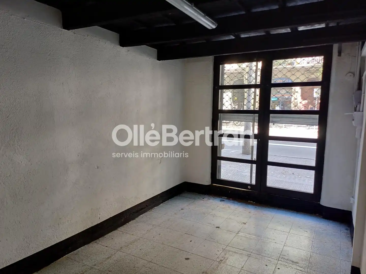 Local comercial de lloguer a del Rosselló