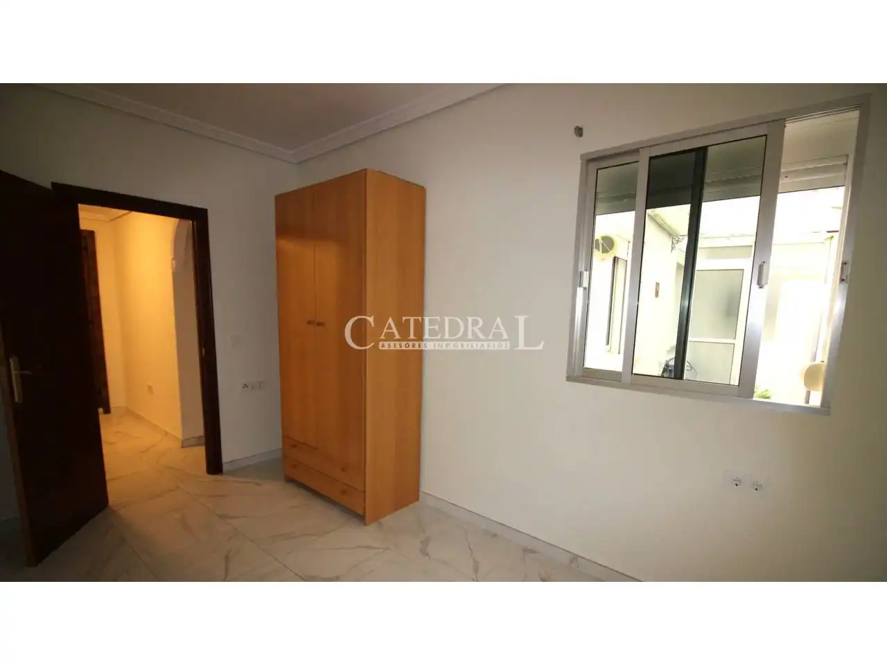 Bedroom of Flat for rent in Sevilla  with Air Conditioner and Balcony