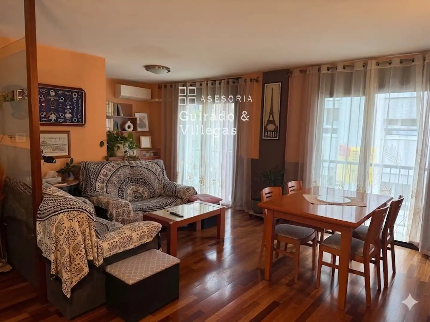 Wohnzimmer von Wohnung zum Verkauf in Barcelona mit Klimaanlage und Terrasse