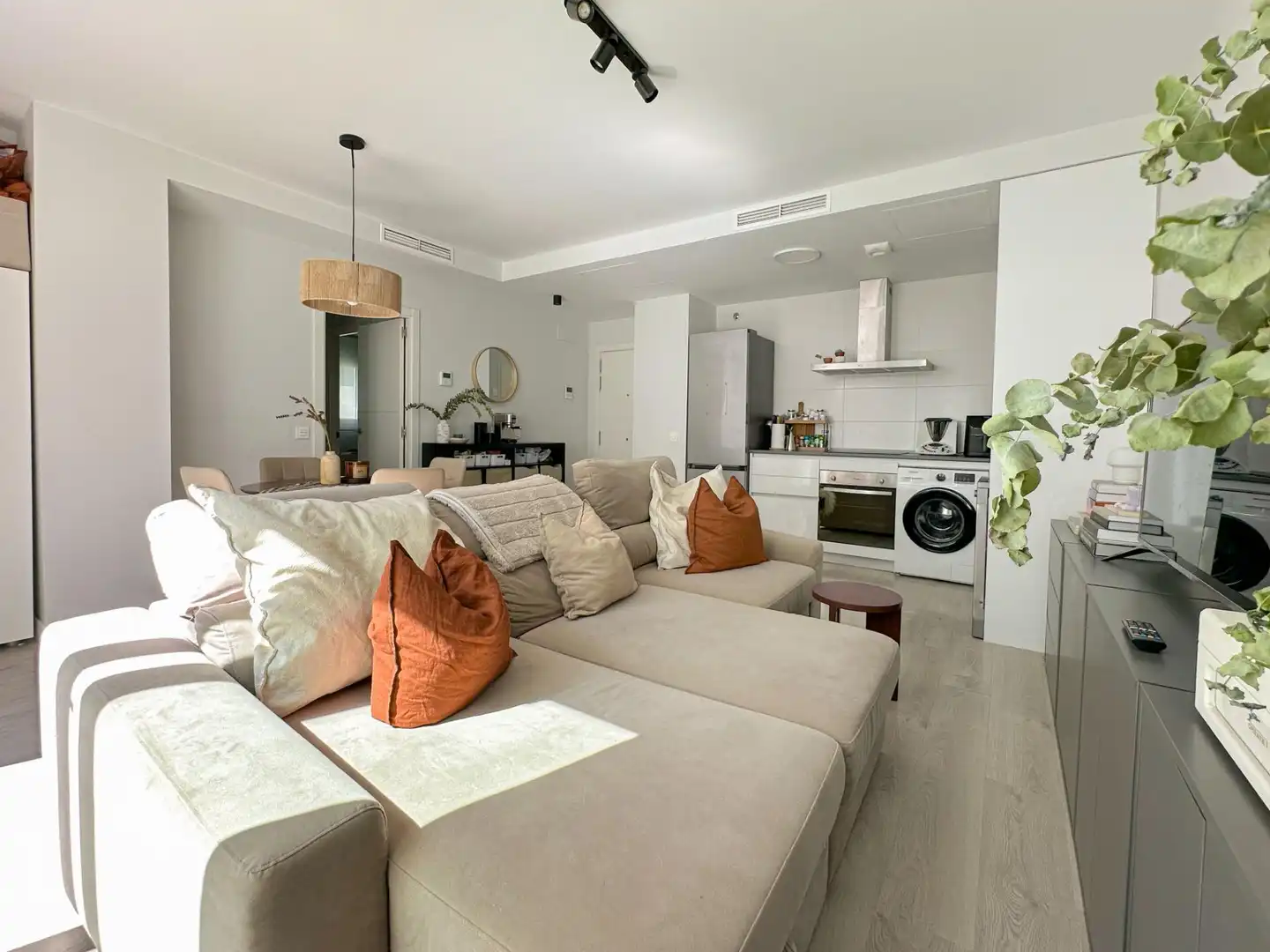 Sala de estar de Planta baja en venta en Mijas con Aire acondicionado, Jardín privado y Terraza