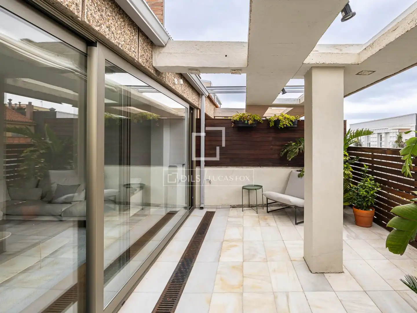 Terrasse von Dachboden zum Verkauf in Barcelona mit Klimaanlage, Terrasse und Balkon