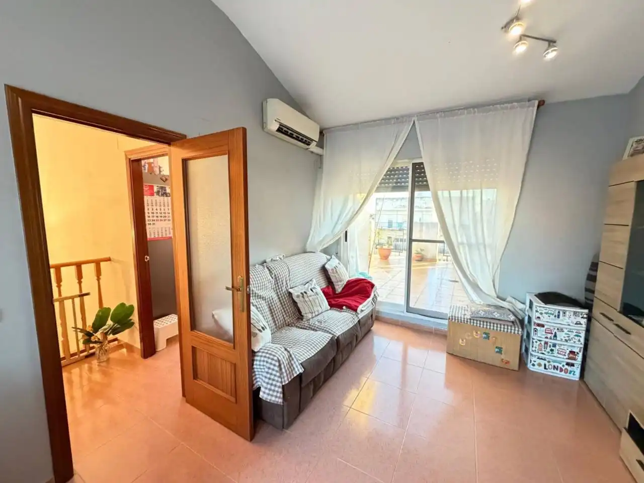 Living room of Duplexes for sale in Castellón de la Plana / Castelló de la Plana  with Air Conditioner, Terrace and Storage room