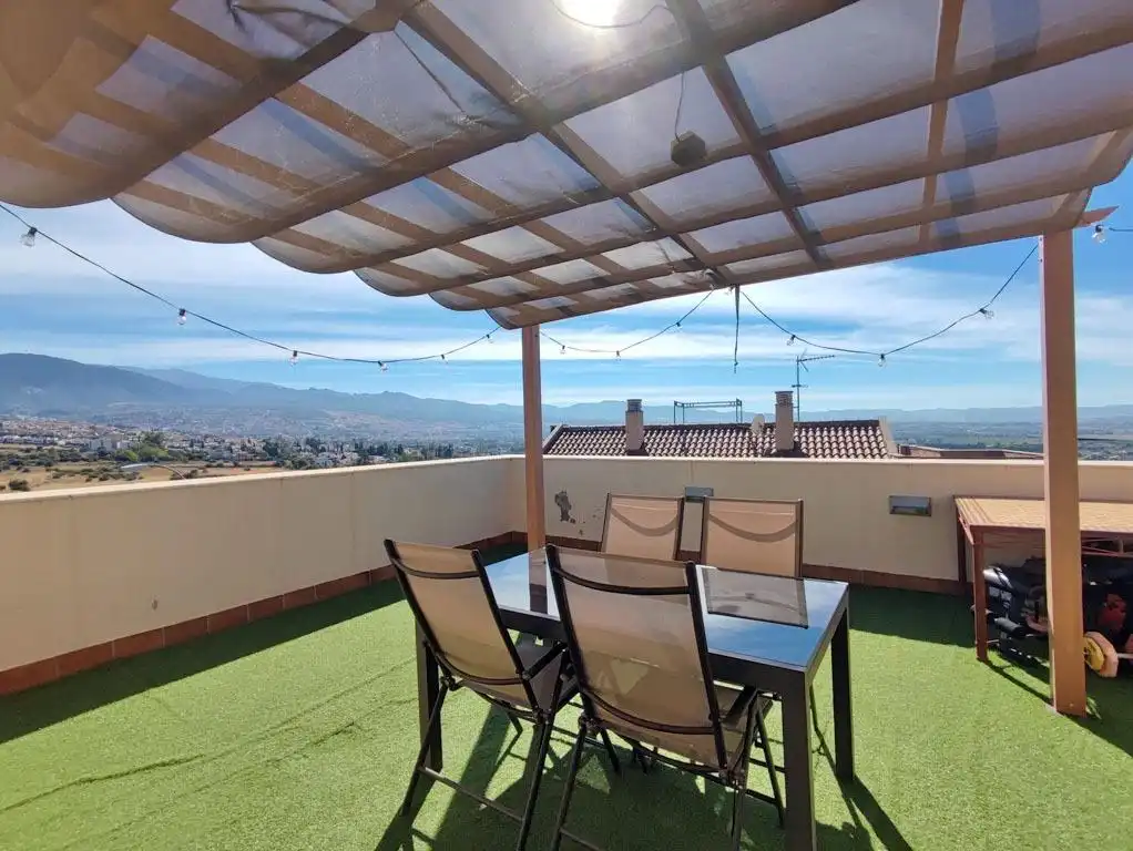 Terrace of Attic for rent in Genil