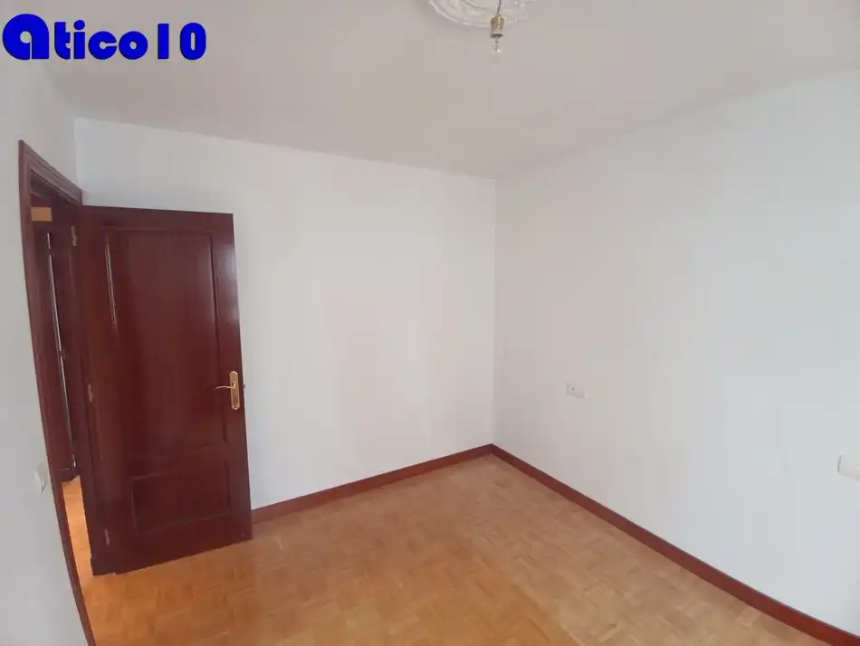 Flat for sale in Calle Doctor Antonio Bascarán Asúnsolo, Cerdeño - El Palais - Mercadín