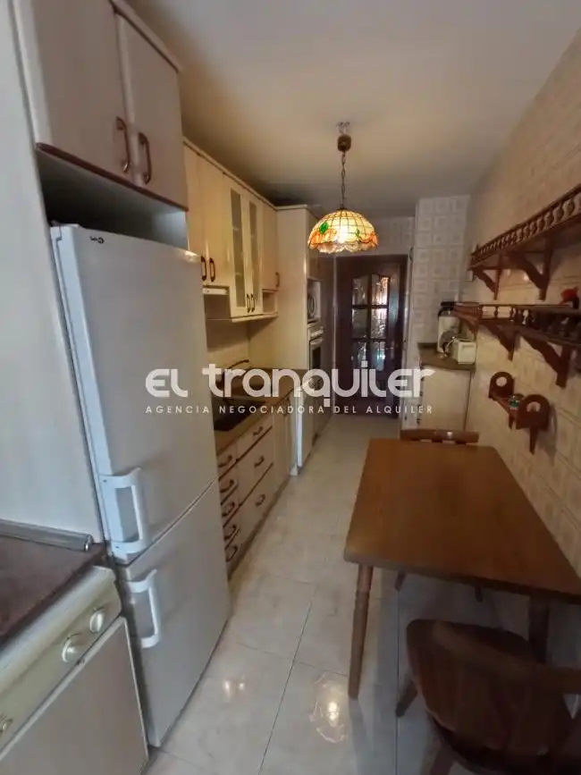 Kitchen of Flat for rent in Madrid  with Air Conditioner, Parquet flooring and Washing machine