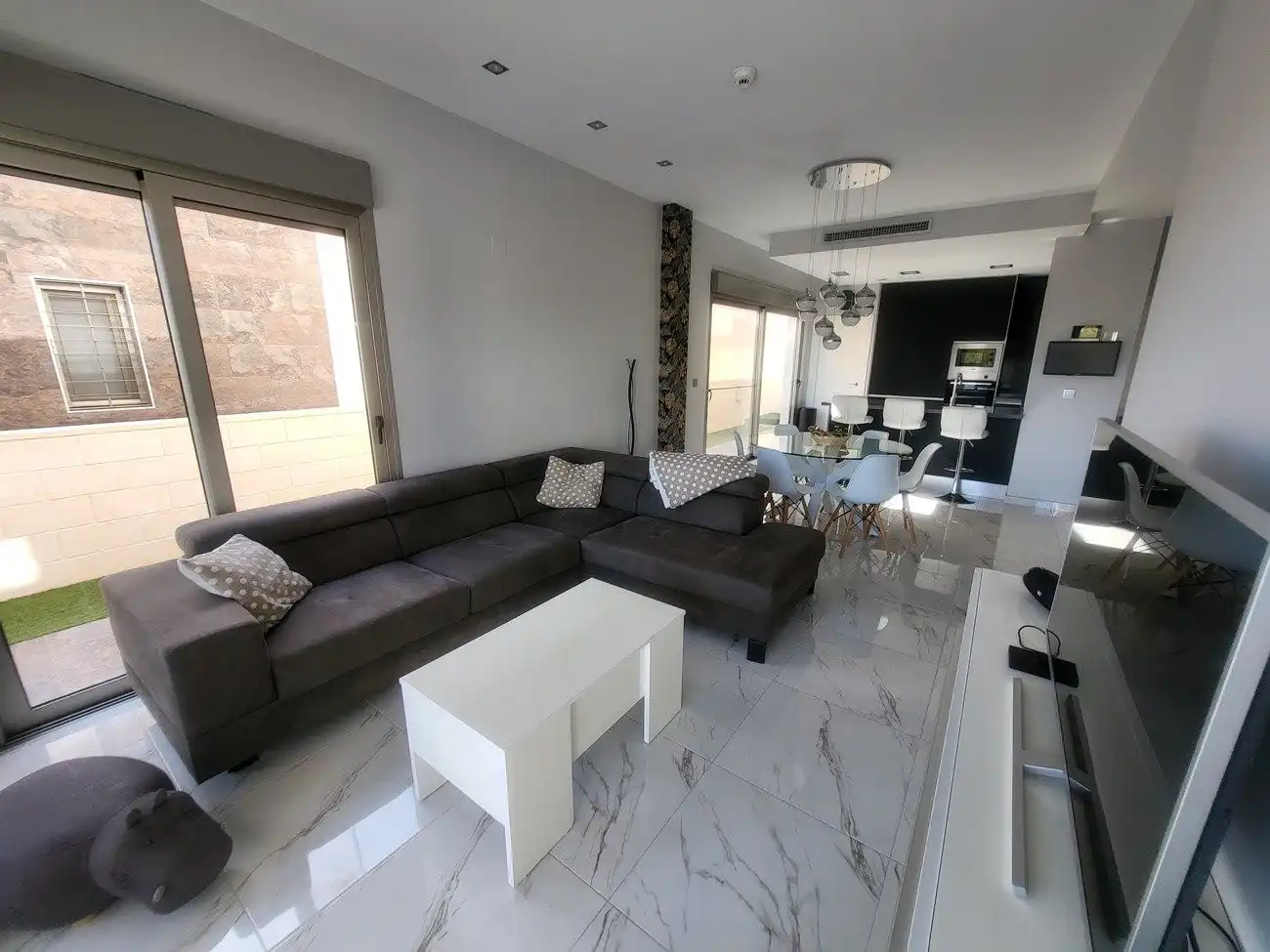 Sala d'estar de Casa o xalet en venda en Orihuela amb Calefacció, Jardí privat i Piscina