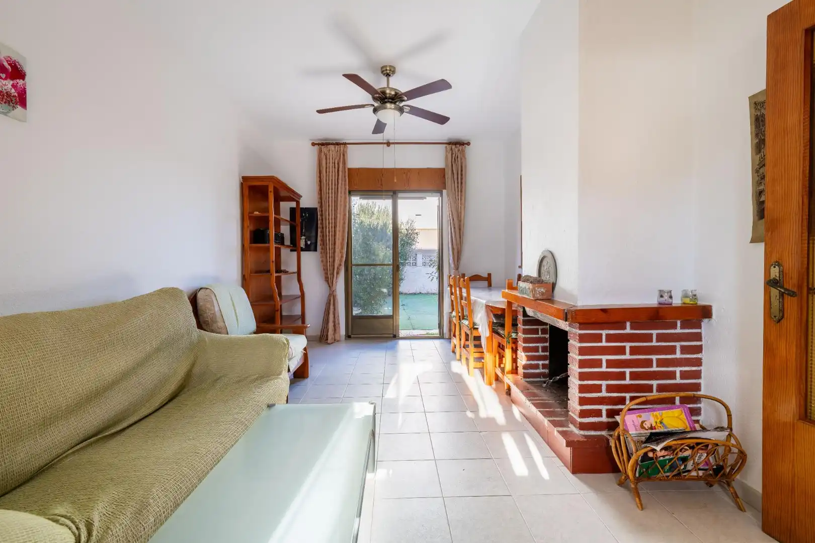 Sala d'estar de Casa adosada en venda en Cabo de Gata amb Jardí privat, Terrassa i Traster
