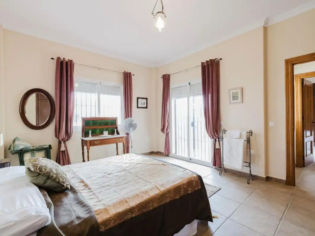 Dormitori de Casa o xalet en venda en Alhaurín El Grande amb Aire condicionat, Calefacció i Jardí privat