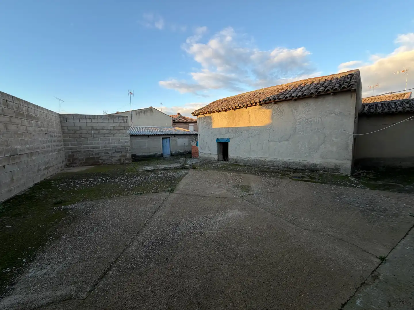 Vista exterior de Finca rústica en venda en Valdunquillo amb Calefacció, Terrassa i Traster
