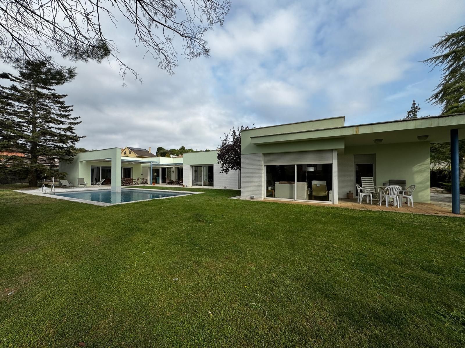 Vista exterior de Casa o xalet en venda en Igualada amb Calefacció, Jardí privat i Terrassa