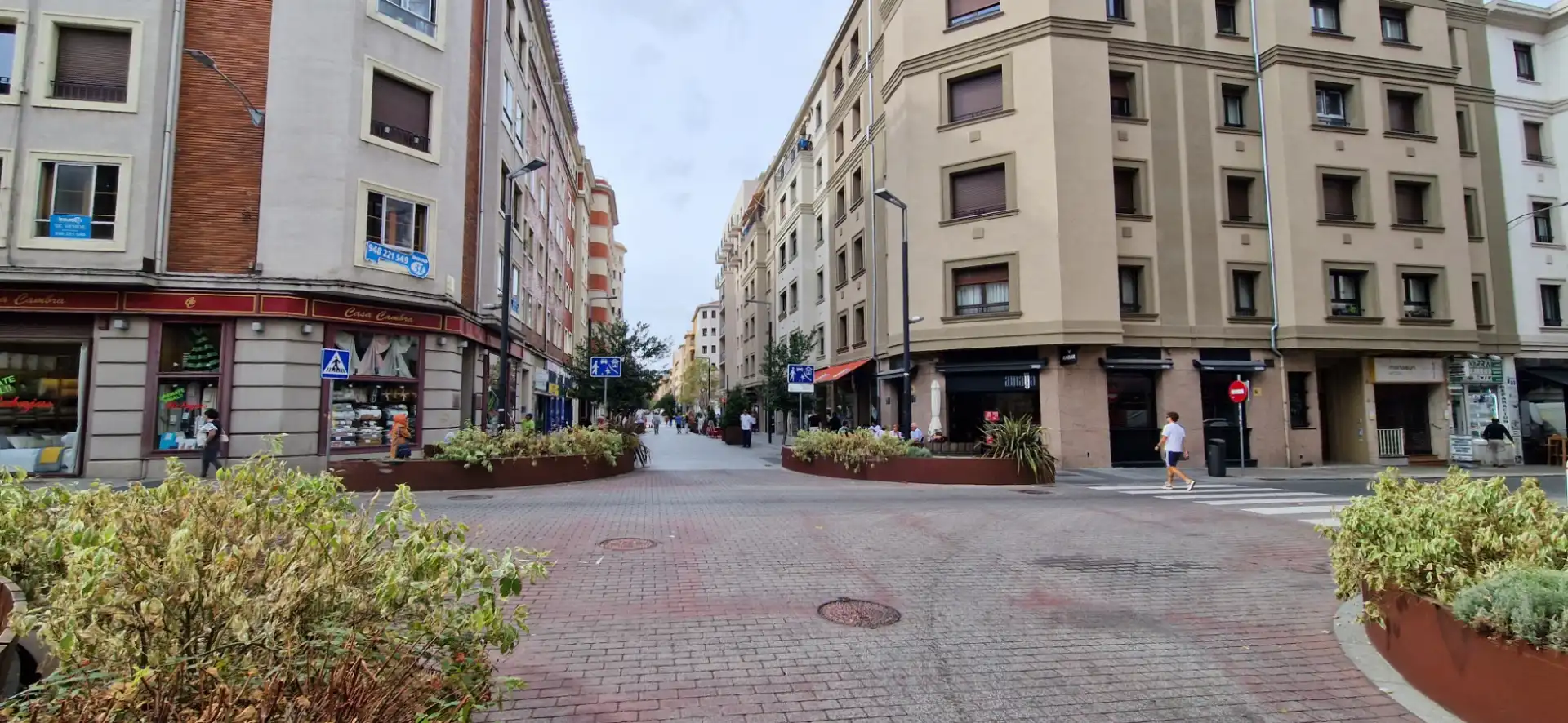 Vista exterior de Local de lloguer en  Pamplona / Iruña amb Aire condicionat, Calefacció i Parquet