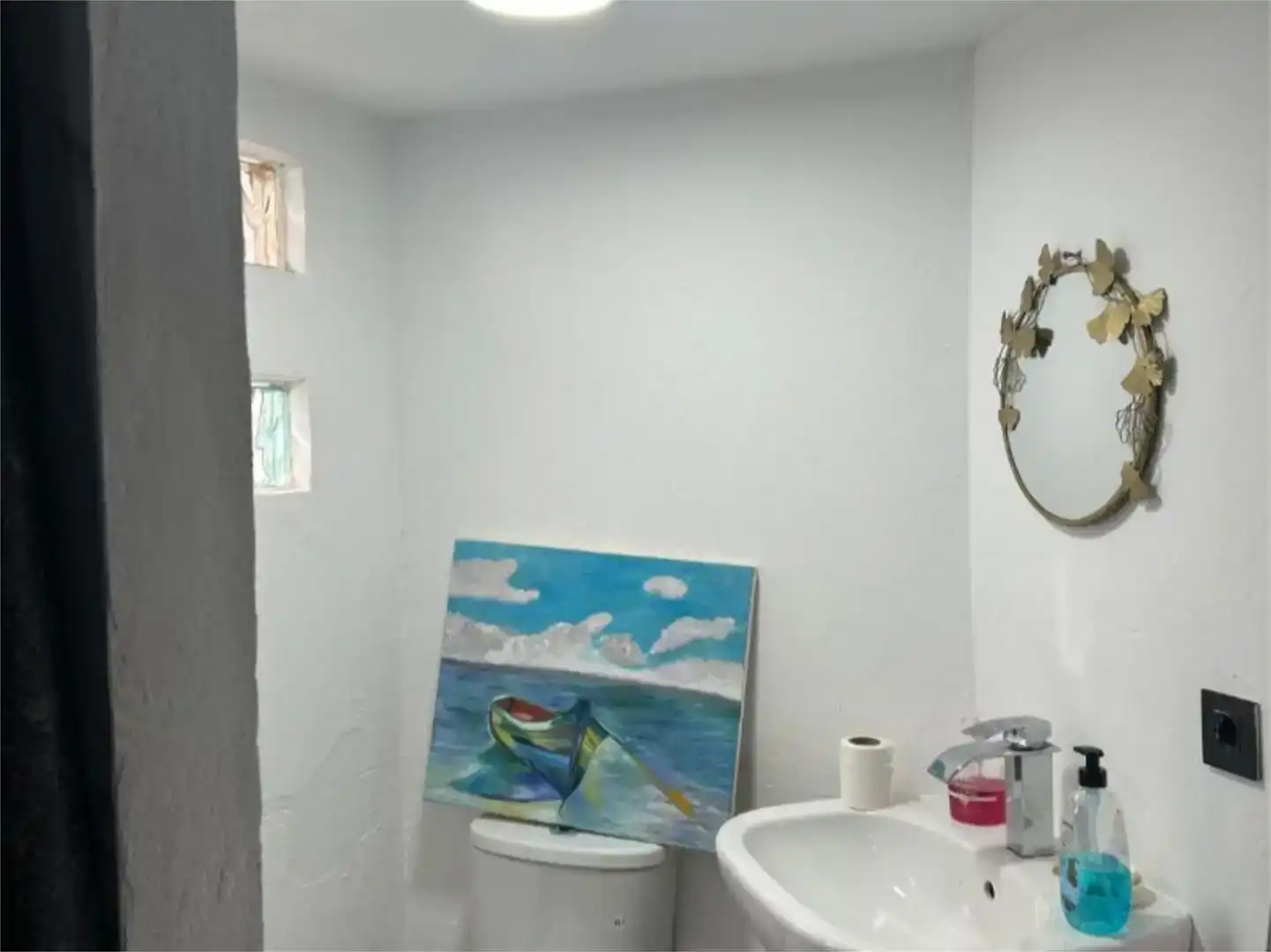 Baño de Estudio de alquiler en Tarifa con Aire acondicionado, Jardín privado y Amueblado