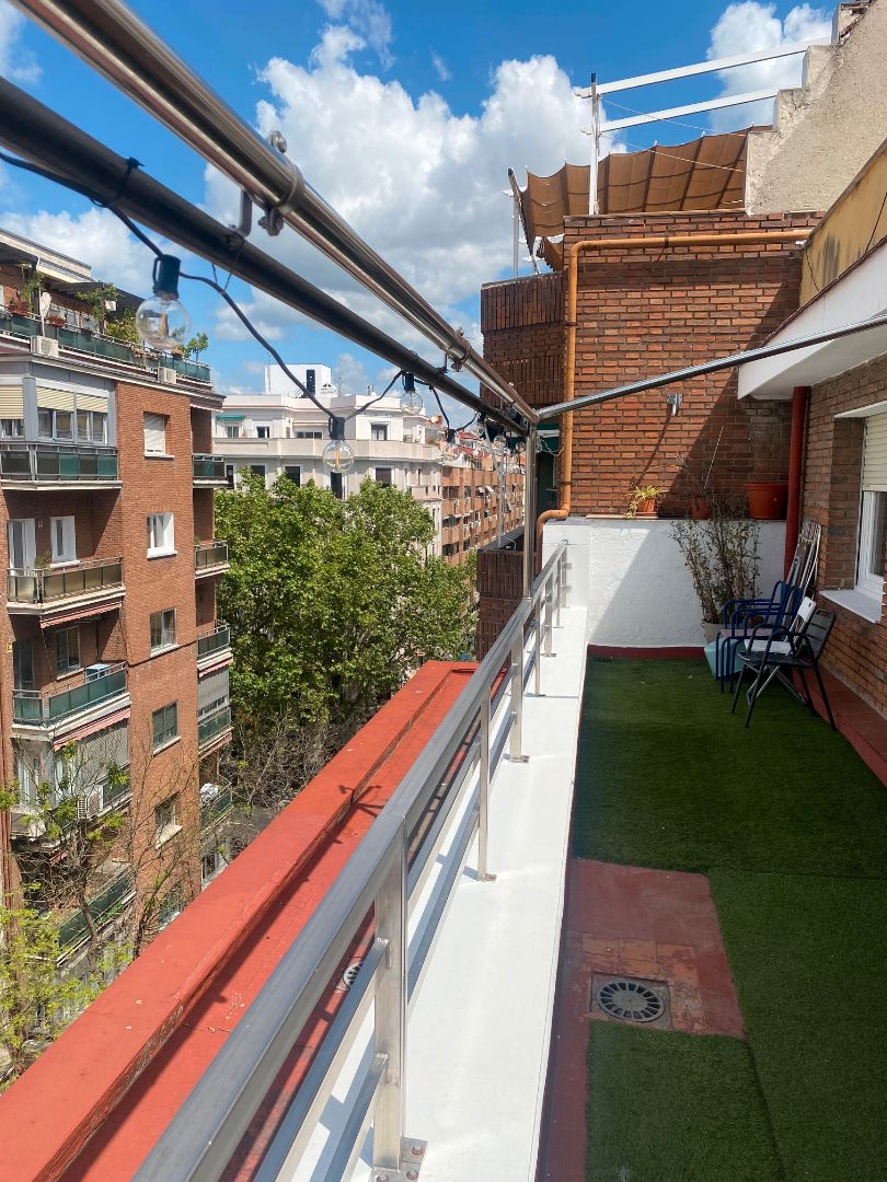 Terrassa de Àtic de lloguer en  Madrid Capital amb Calefacció, Terrassa i Moblat