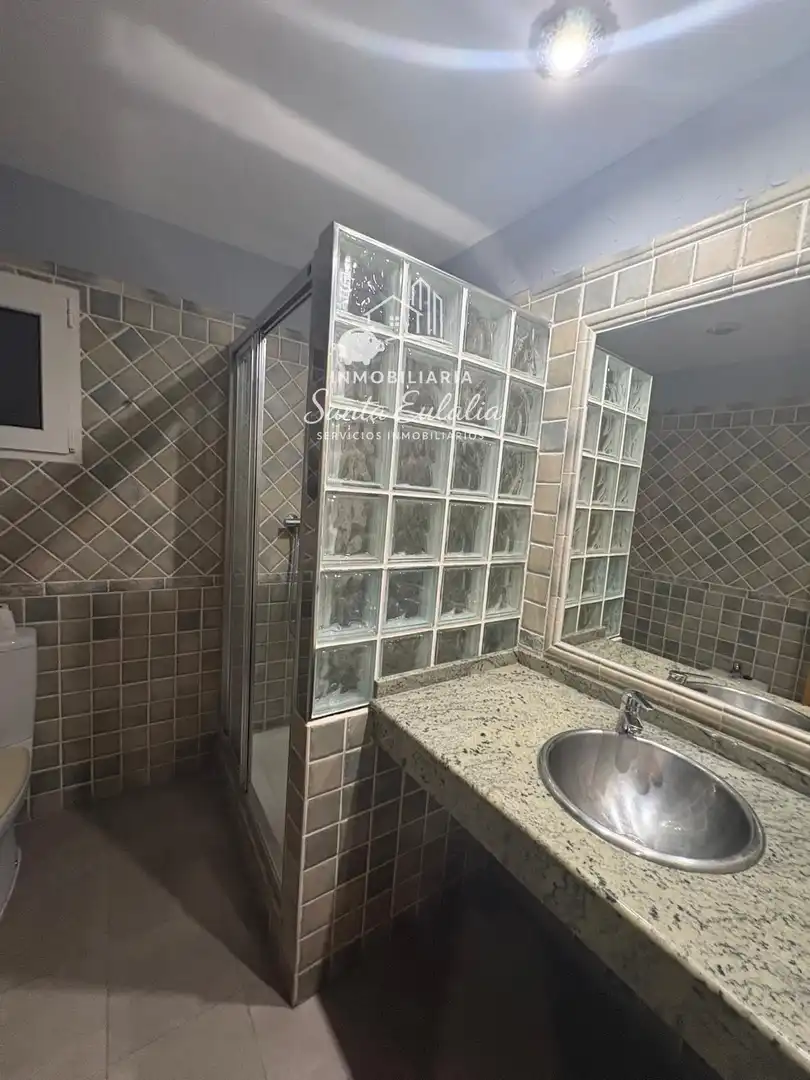 Bathroom of Flat for sale in Sur