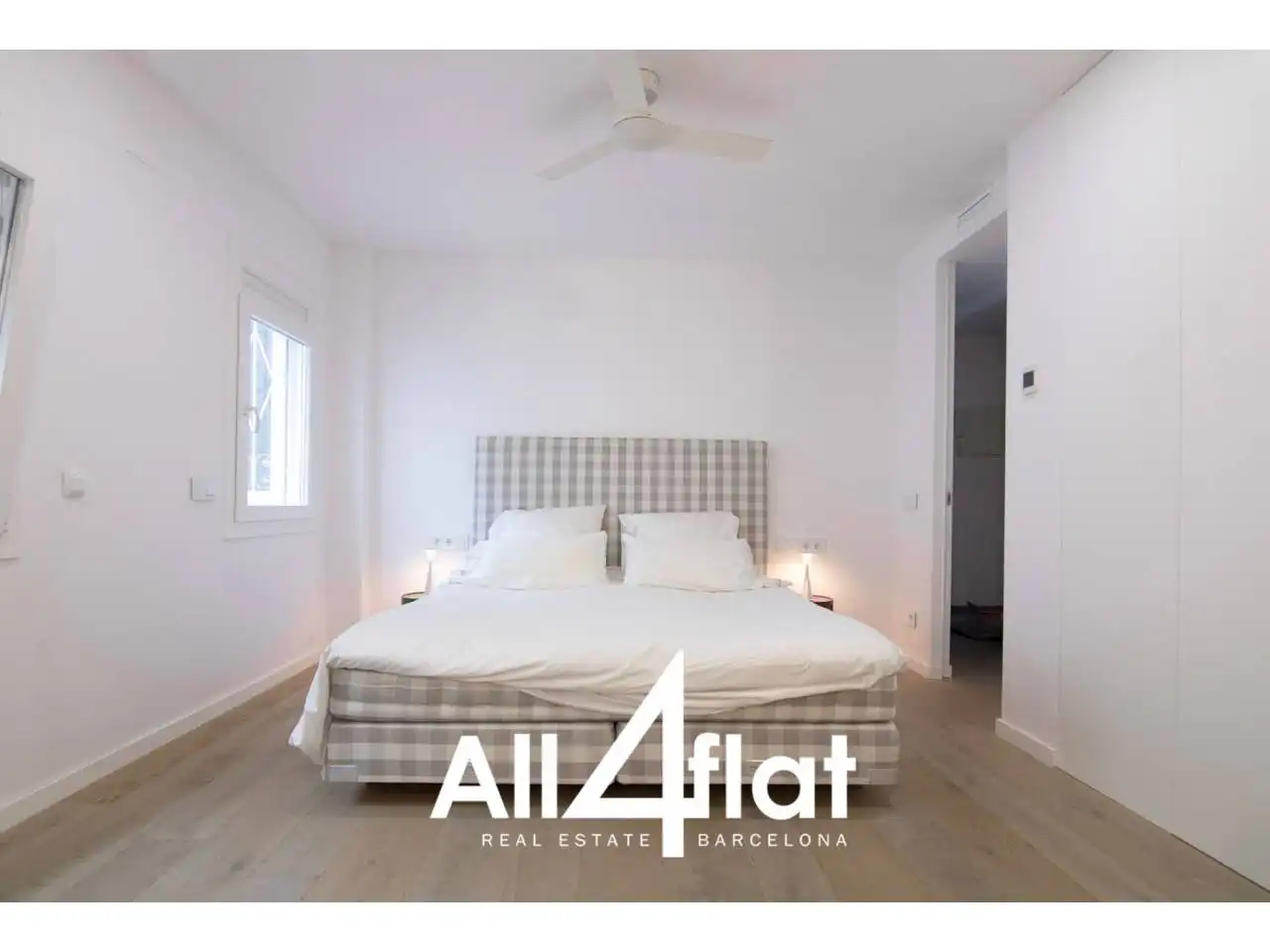 Bedroom of Attic for rent in Barcelona  with Air Conditioner, Heating and Parquet flooring