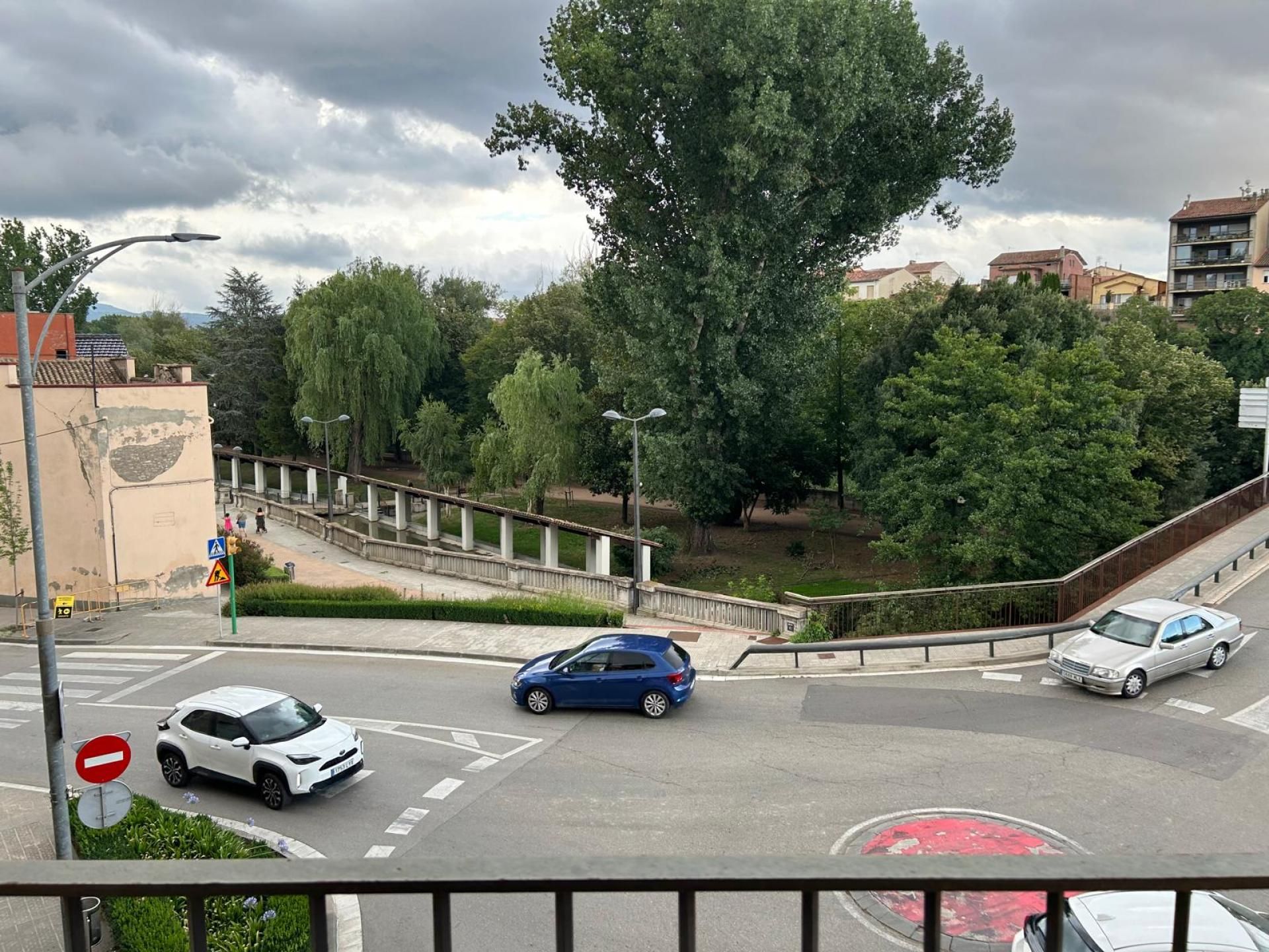 Exterior view of Flat to rent in Manlleu  with Heating and Oven
