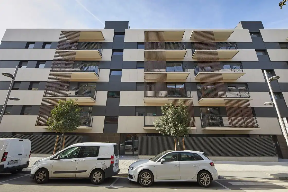 Außenansicht von Wohnung zur Miete in Sant Joan Despí mit Klimaanlage, Heizung und Privatgarten