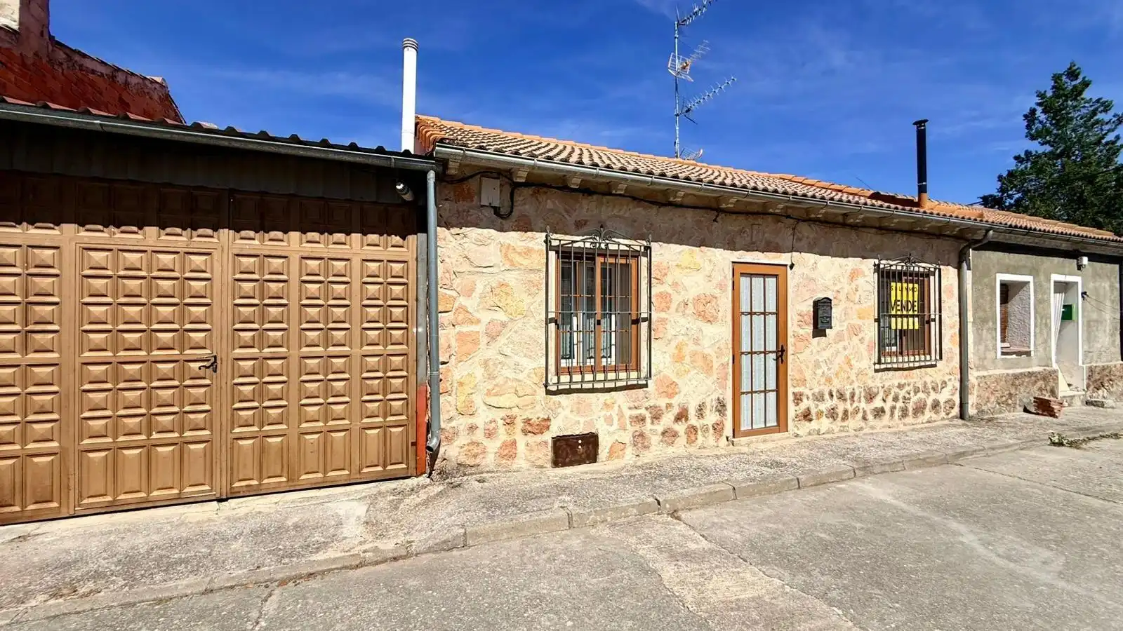 Exterior view of Houses for sale in Zarzuela del Pinar  with Heating and Furnished