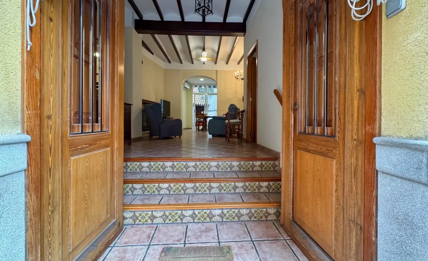 Casa rustica con terrazza in vendita a La Font d'en Carròs
