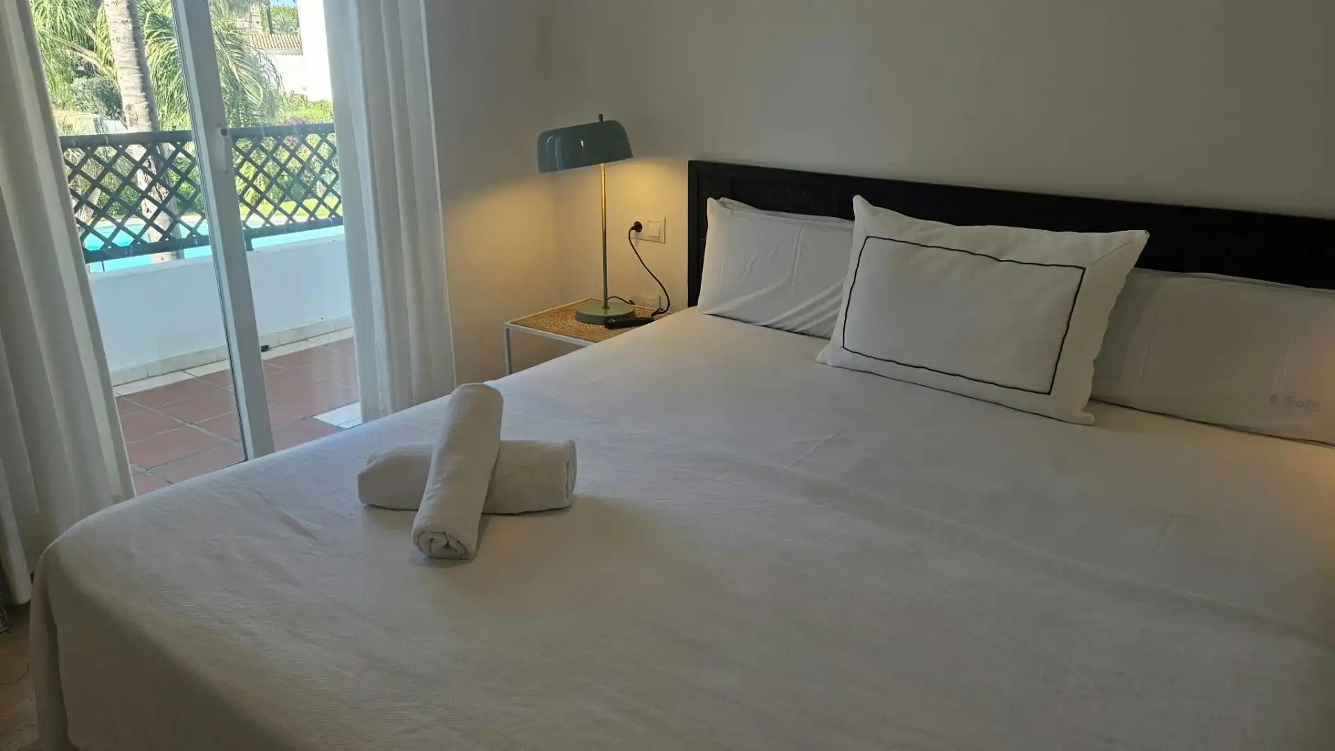 Schlafzimmer von Wohnungen zur Miete in Marbella mit Klimaanlage, Terrasse und Möbliert