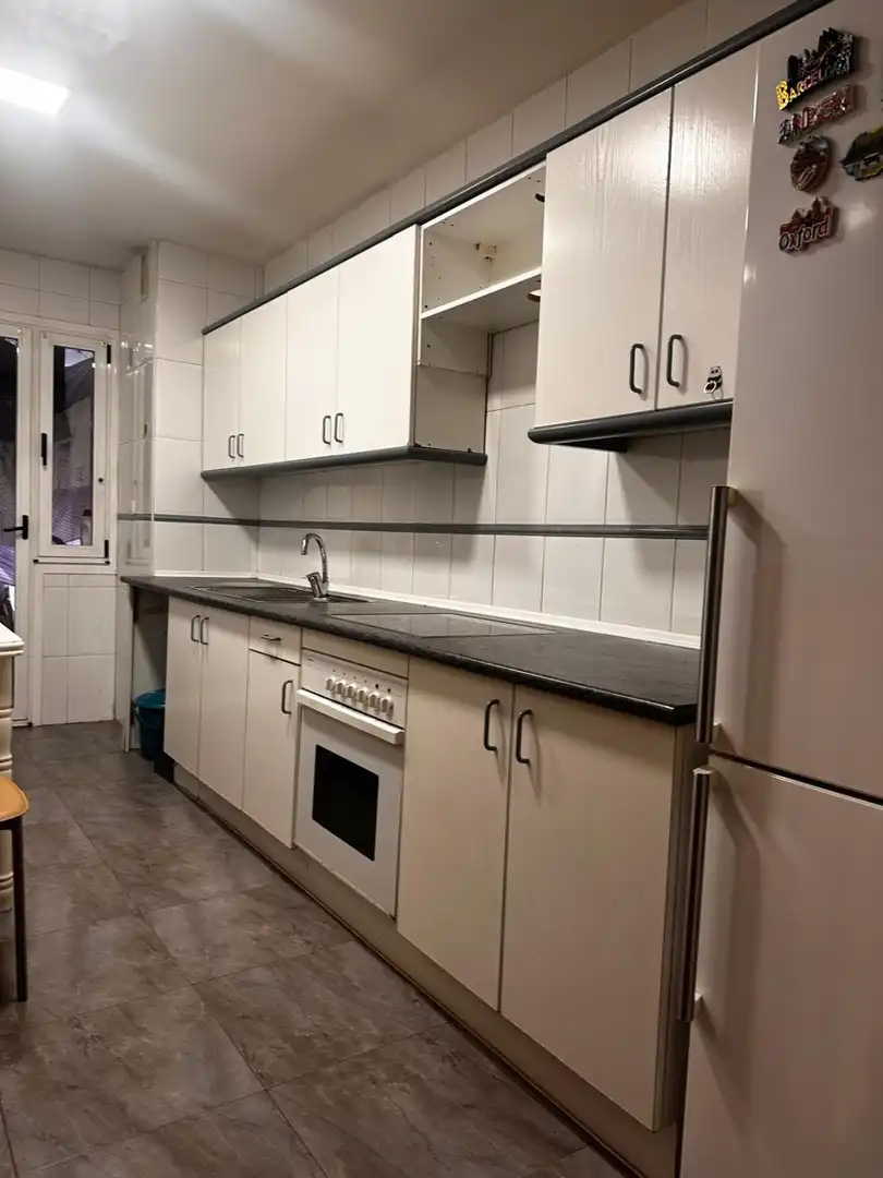 Cocina de Piso en venta en Oviedo  con Calefacción, Parquet y Trastero