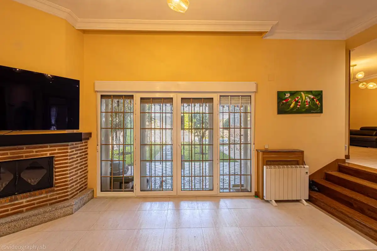 Houses for sale in Móstoles  with Air Conditioner, Heating and Private garden