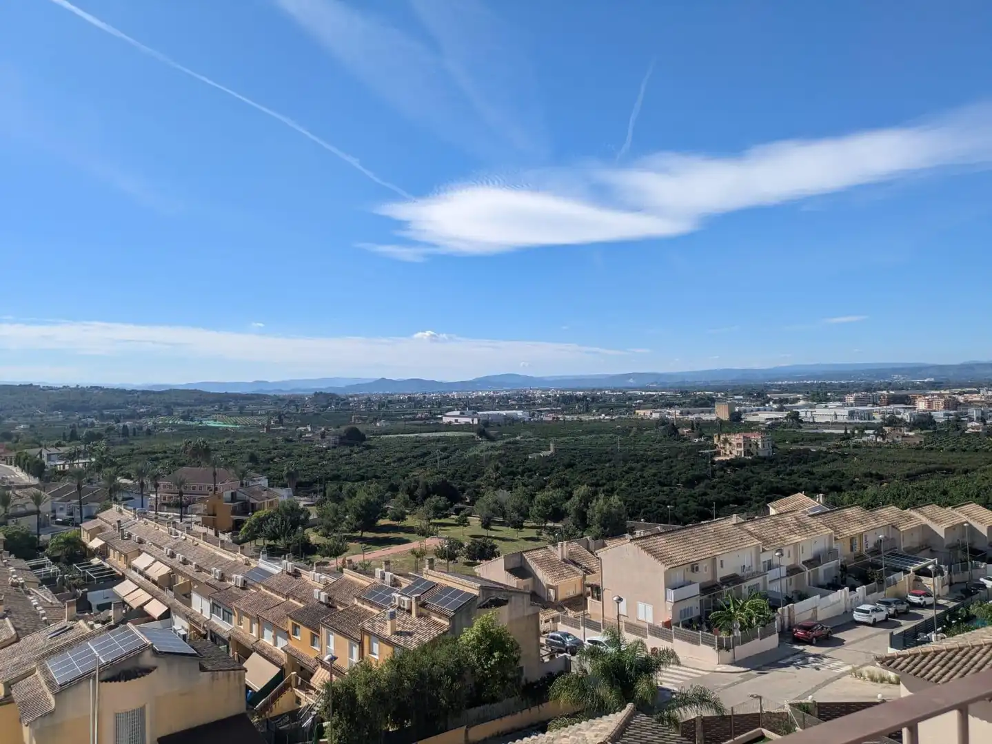 Vista exterior de Casa o xalet en venda en Alzira amb Aire condicionat, Jardí privat i Parquet
