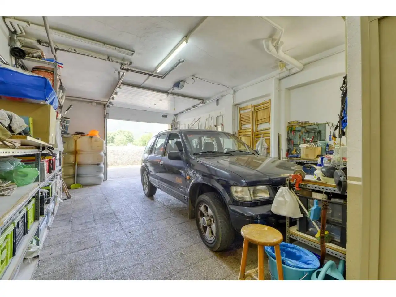 Parking de Casa o chalet en venta en La Vall d'en Bas con Calefacción, Jardín privado y Parquet