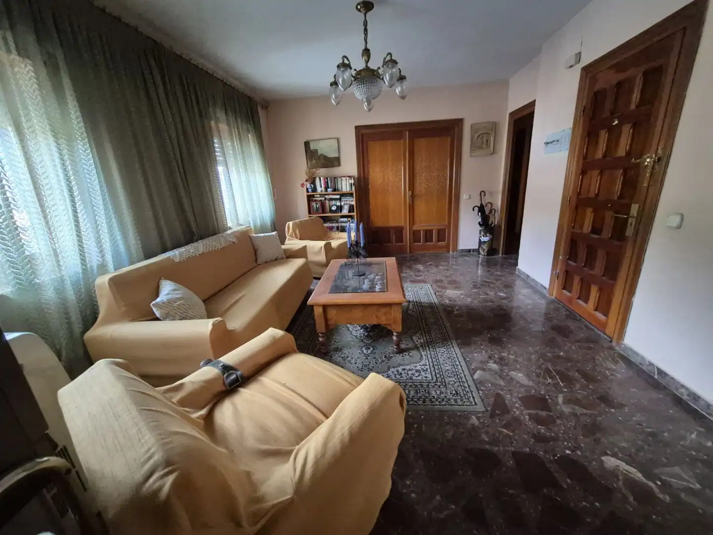 Sala de estar de Piso en venta en El Barraco  con Calefacción, Terraza y Amueblado