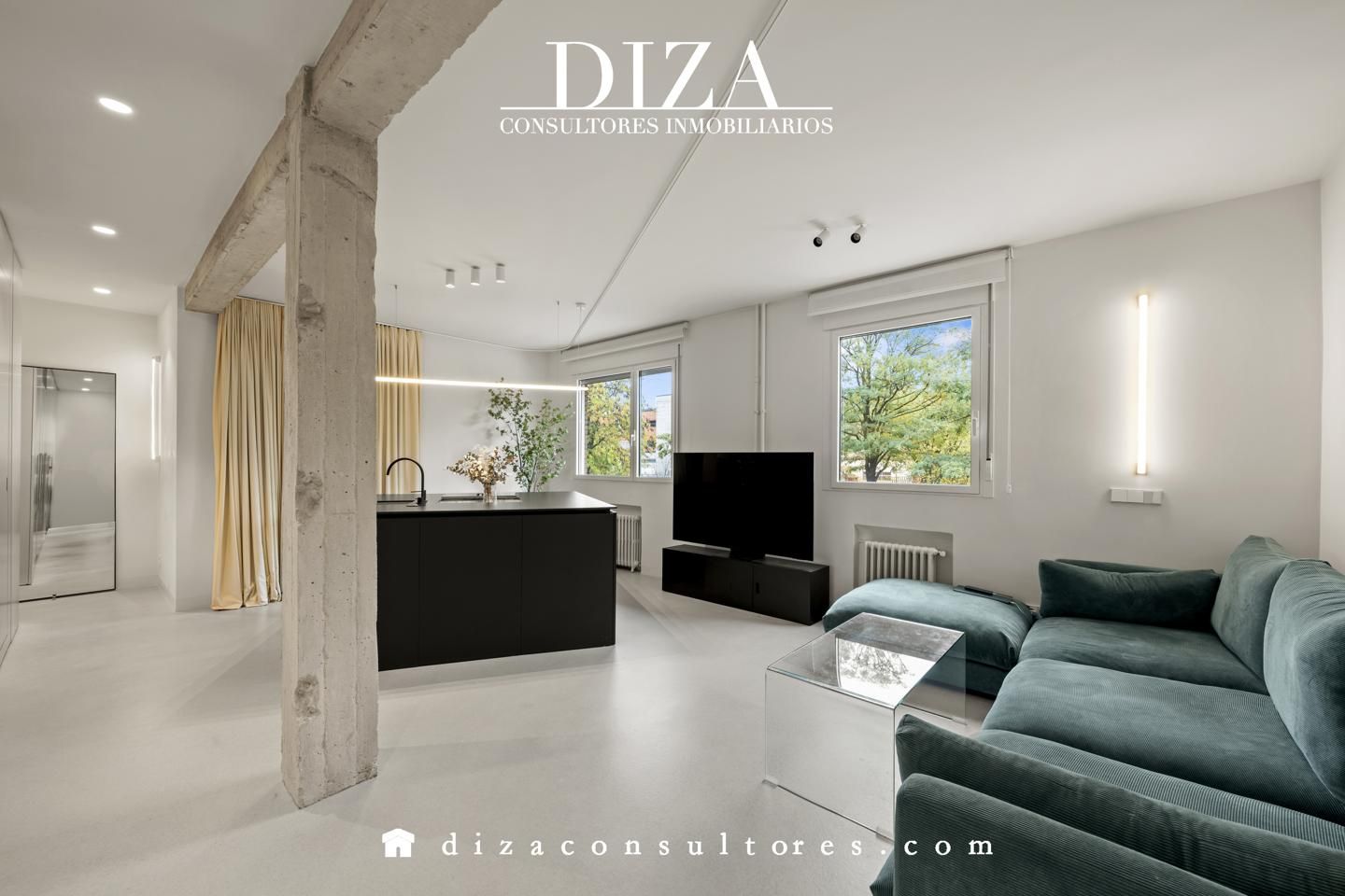 Living room of Flat to rent in  Madrid Capital  with Air Conditioner, Heating and Furnished