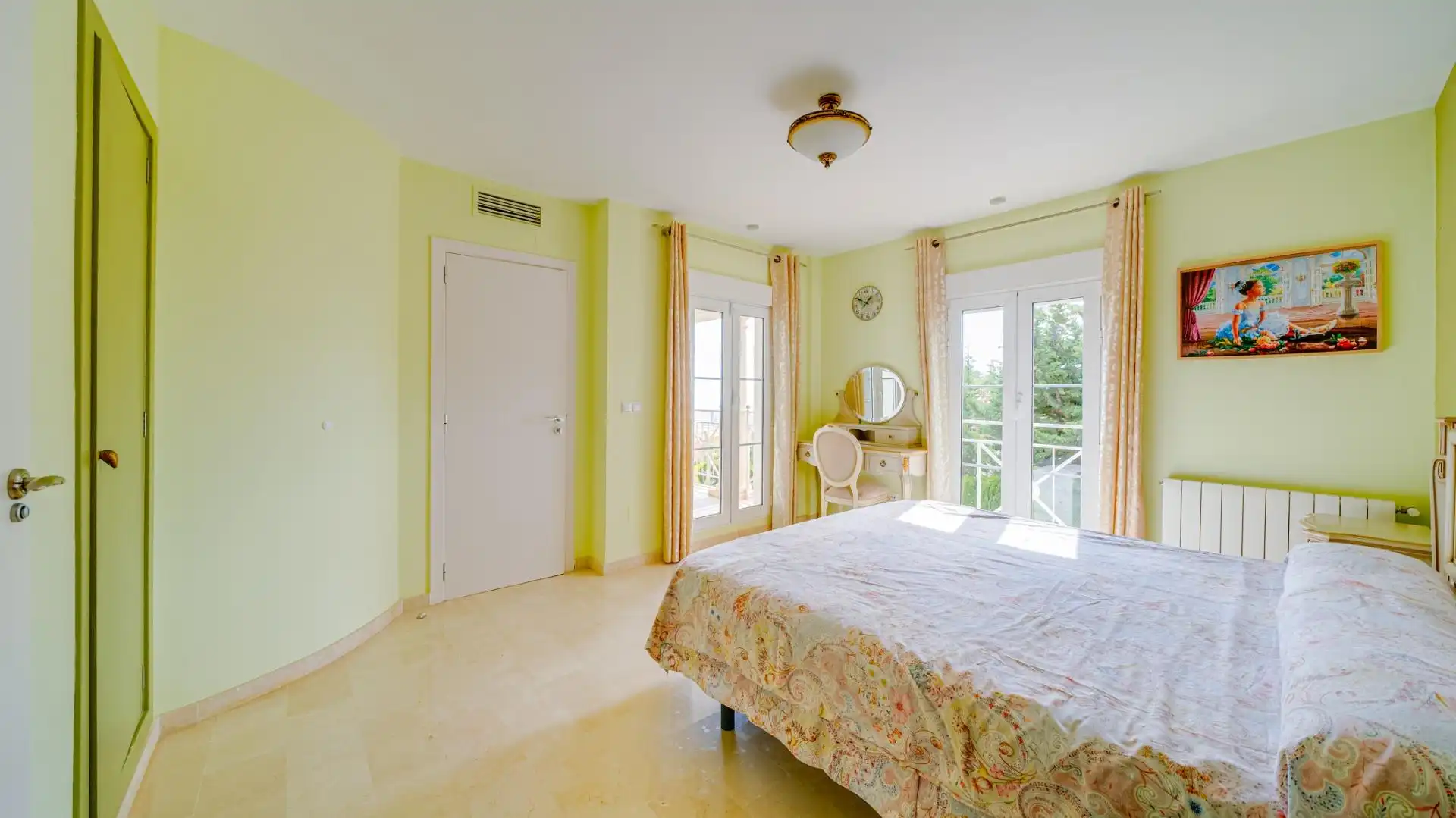 Schlafzimmer von Haus oder Chalet zum Verkauf in Finestrat mit Klimaanlage, Heizung und Privatgarten