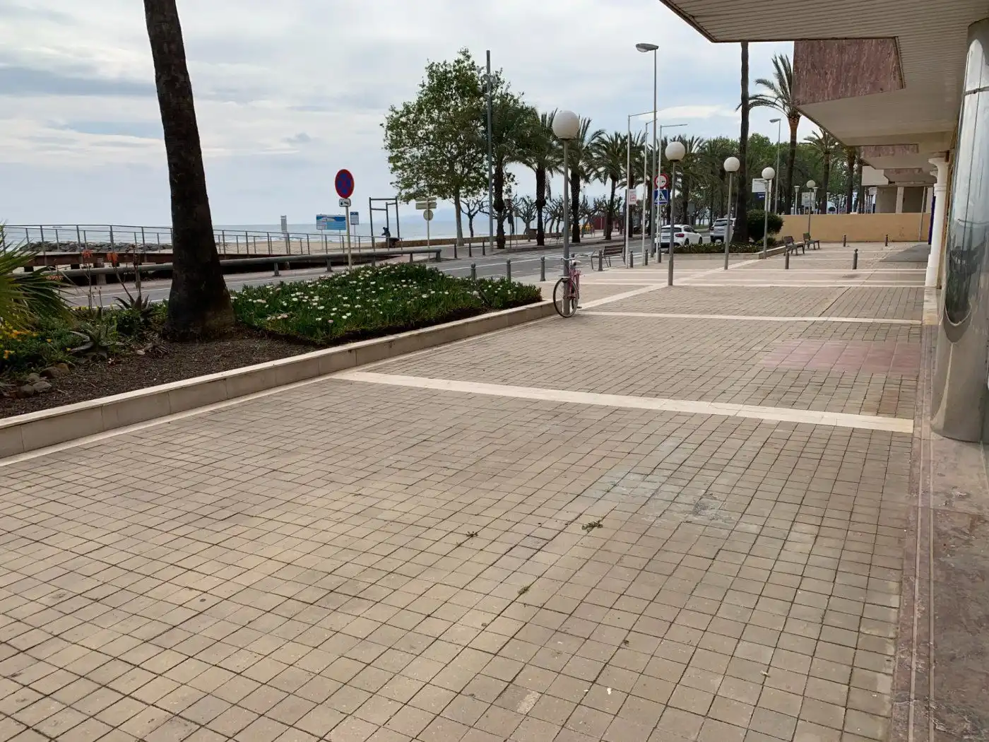 Vista exterior de Local de alquiler en Cambrils con Terraza