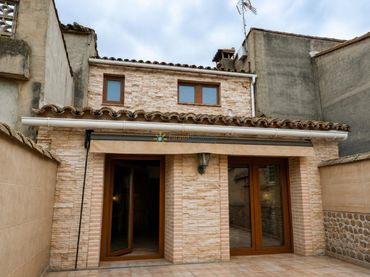 Hotel with pool for sale in El Palomar