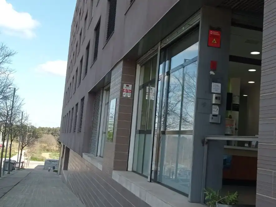 Local comercial en venda a C/Ciutat Real 76b, imagen 2
